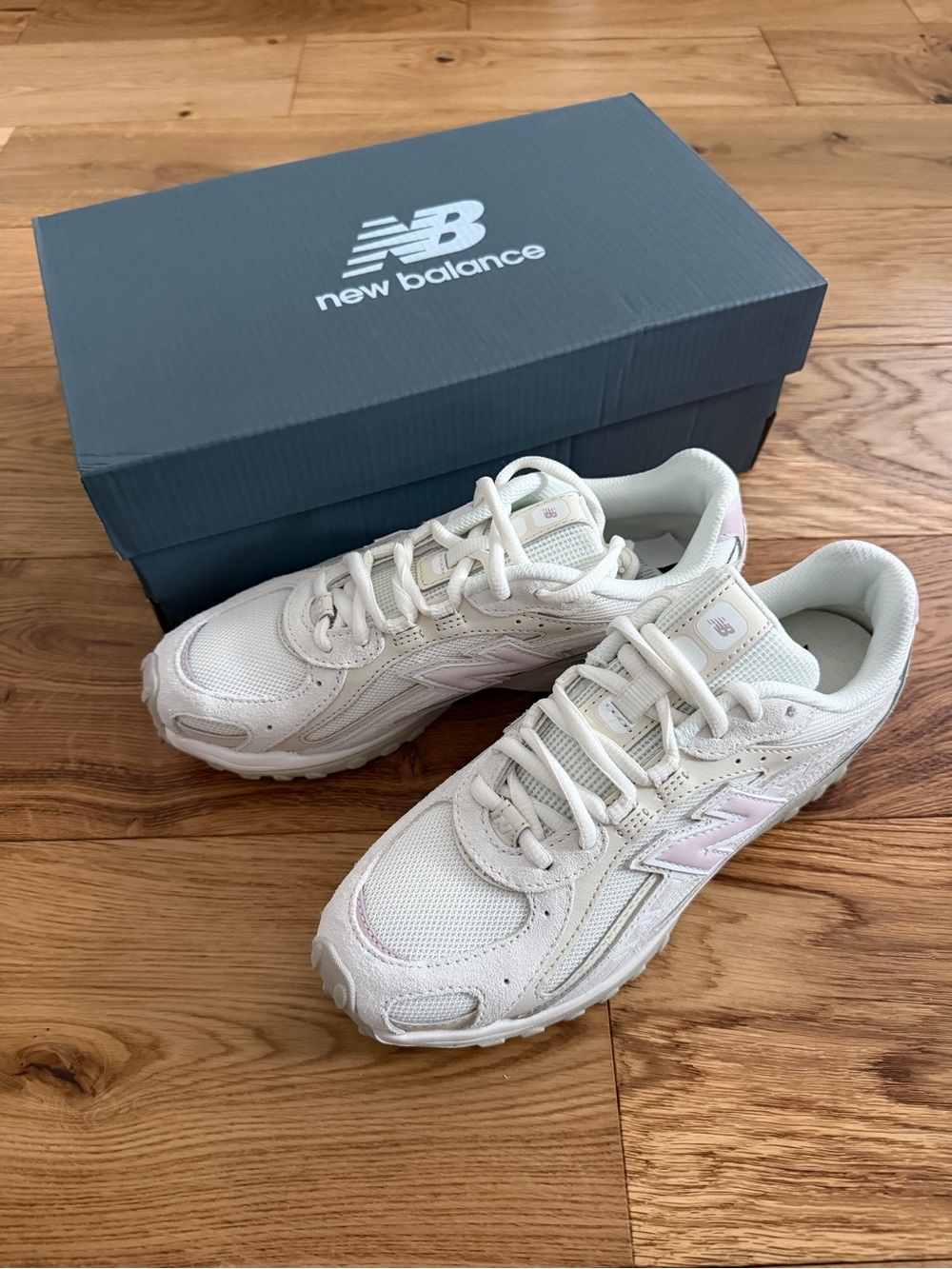 NWT New Balance 204L White Pink Women’s 6
